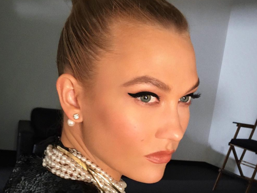 karlie-kloss-winged-eyeliner